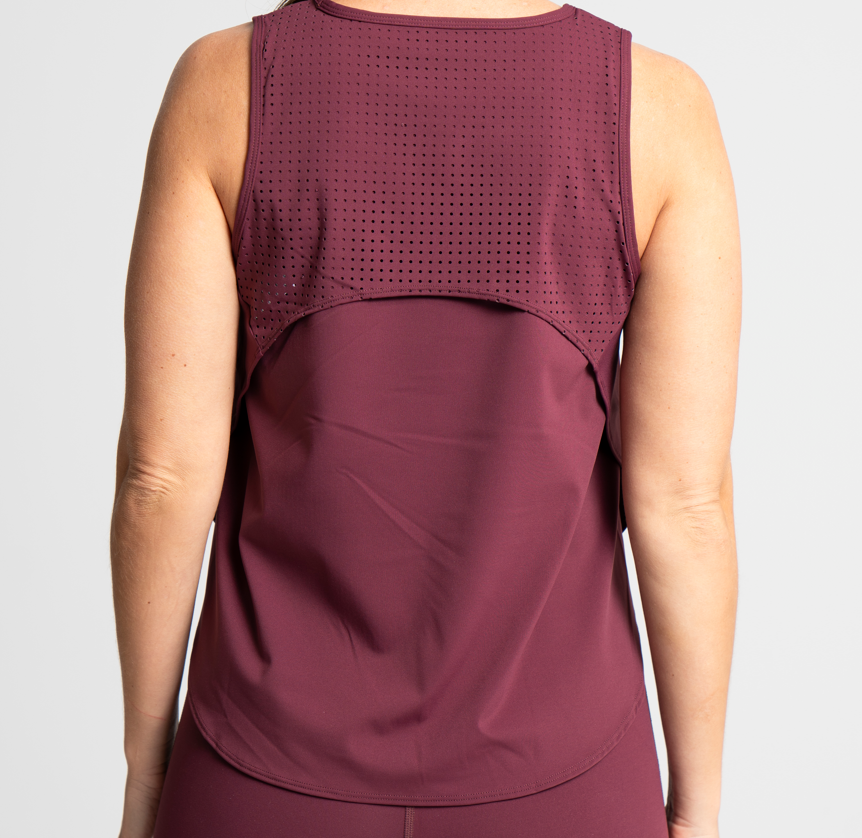 Sleeveless seamless blouse